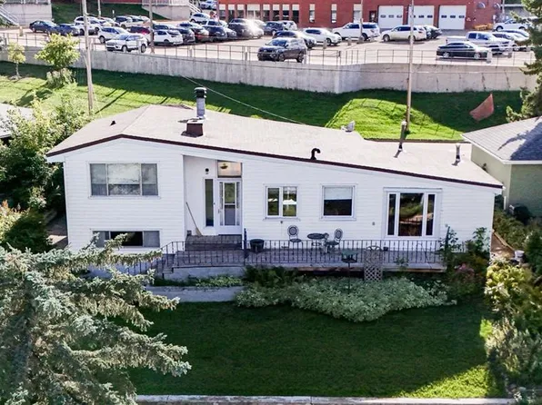 4612 E 51a St, Camrose, AB T4V 1T3