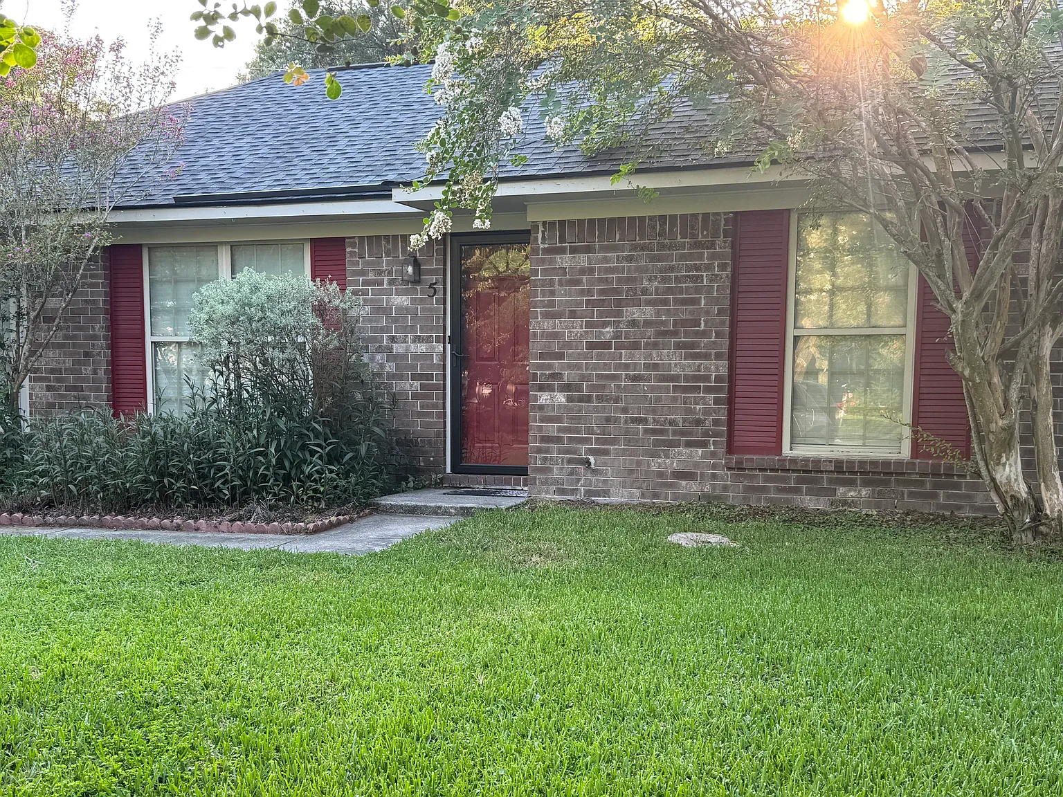 3 bed, 1389 sqft, $2,700 — Photo 2