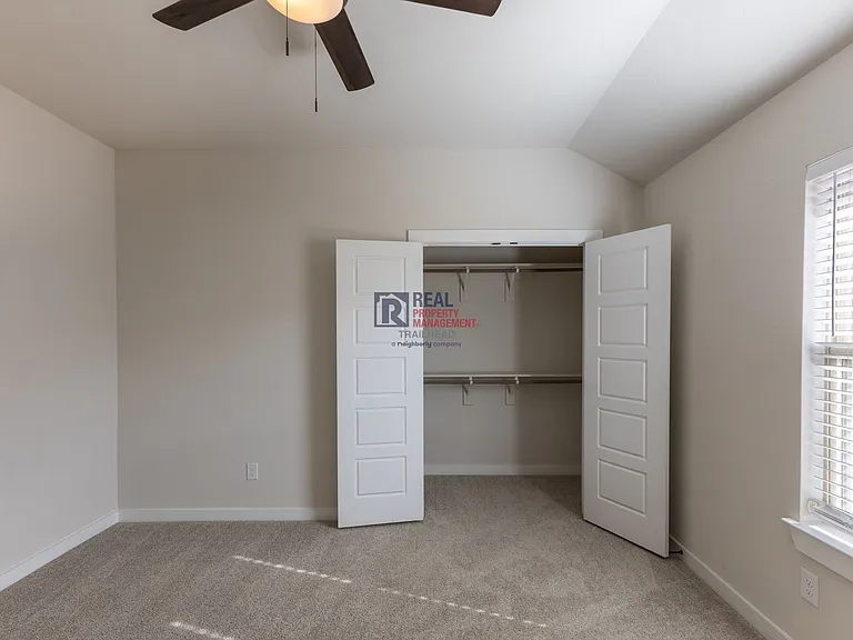 124 Mesa Dr — Photo 17