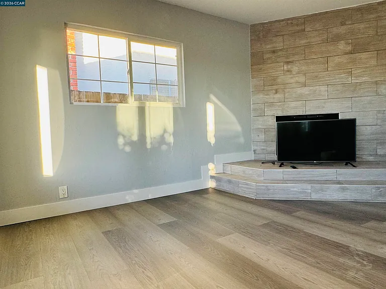 419 Pomona Ave — Photo 10