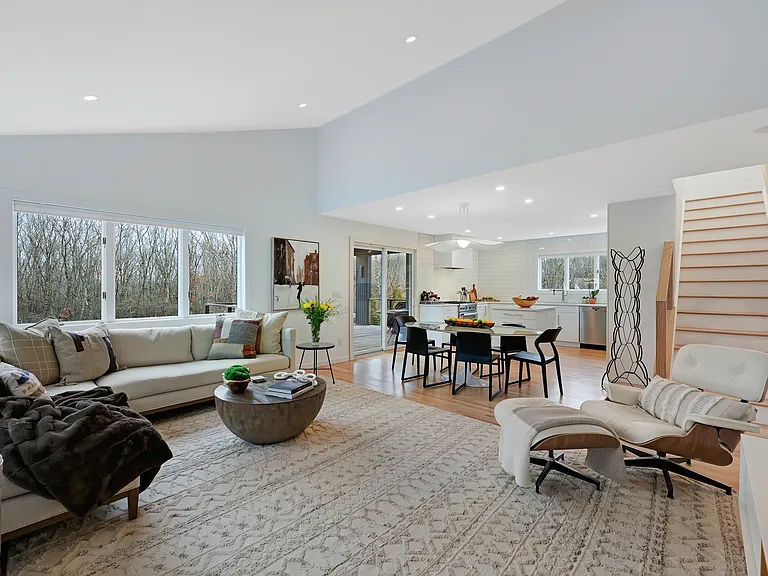 15 Margaret Dr — Photo 5