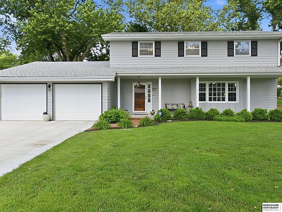 2nd image of 604 Meadow Rd