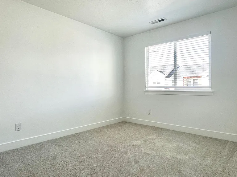 3977 W 1650 N — Photo 21