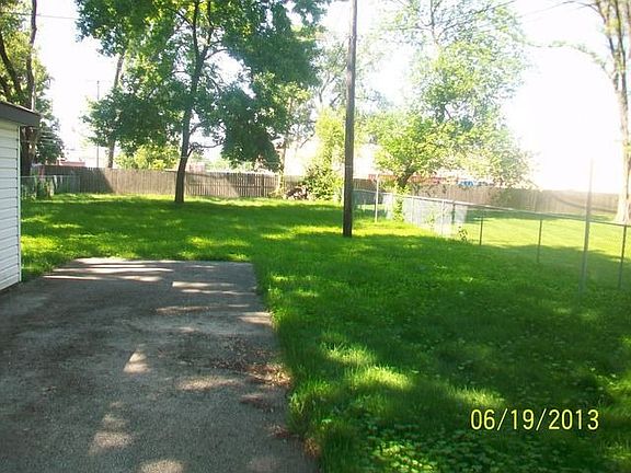 2nd image of 1100 Everett Ln
