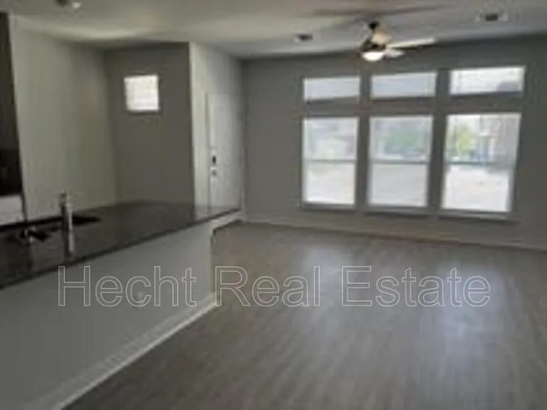 605 W South St #111 — Photo 14