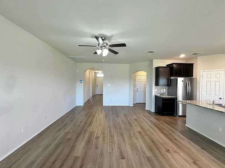 300 Danielle Dr — Photo 6