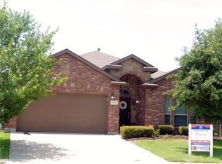 11621 Round Leaf Dr, Fort Worth, TX 76244