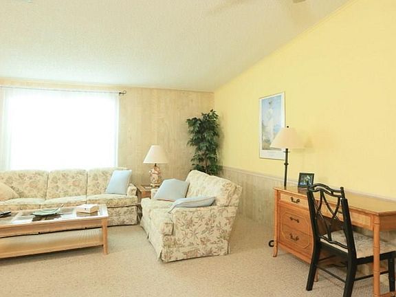 3rd image of 408 Egret Cir