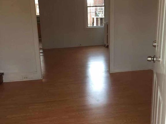 2nd image of 4758 Oakmont St