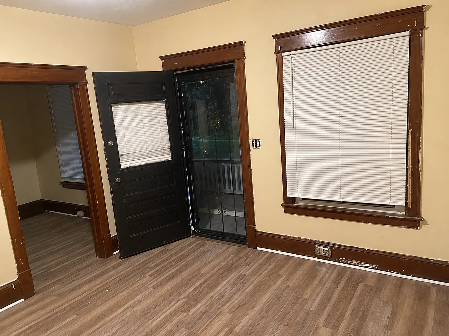 11211 Parkview Ave — Photo 2