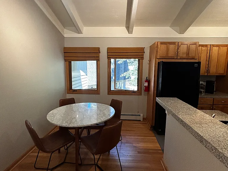 820 Oriole Way — Photo 5