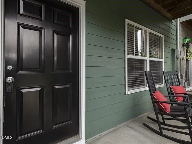 340 Kinellan Ln — Photo 2