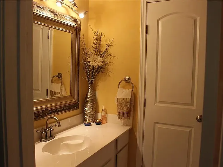1025 Pleasant Valley Rd — Photo 5