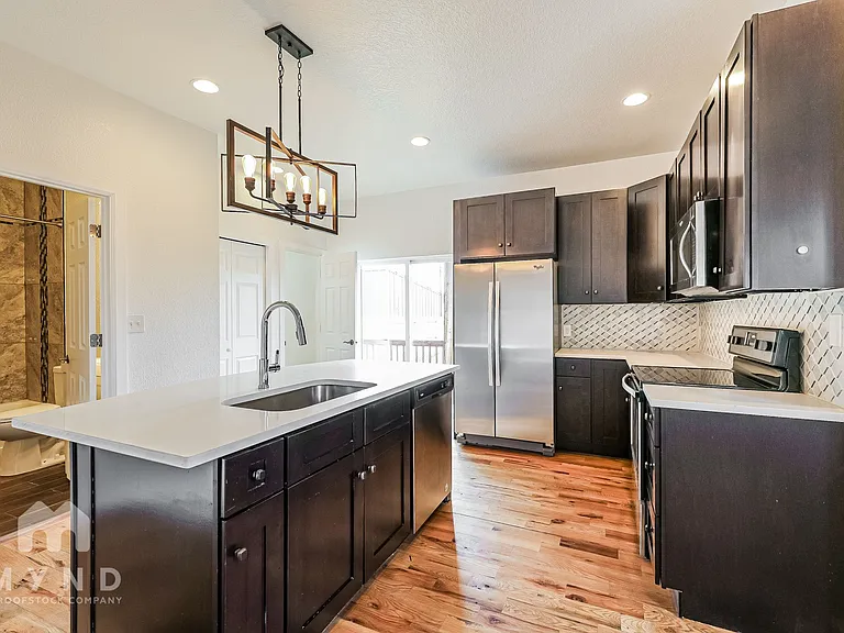 2426 S Acoma St — Photo 3