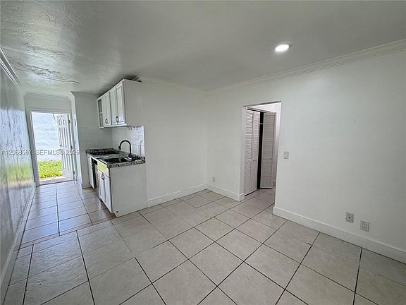 4th image of 4229 Bougainvilla Dr #2