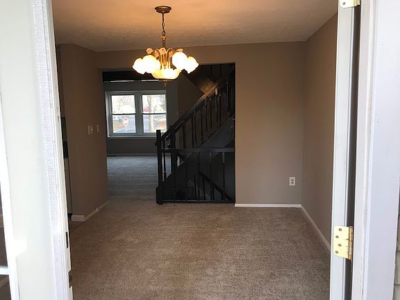 2nd image of 4583 Middlecourt Dr