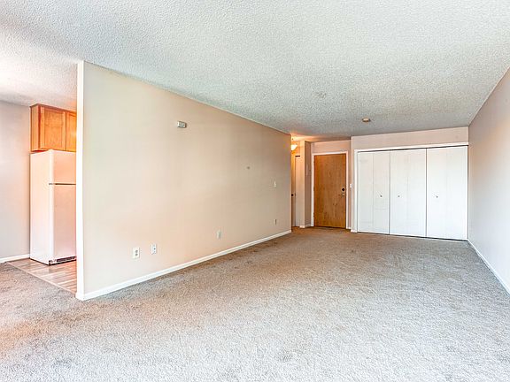 3rd image of 1400 Dakota Ave S Unit 303