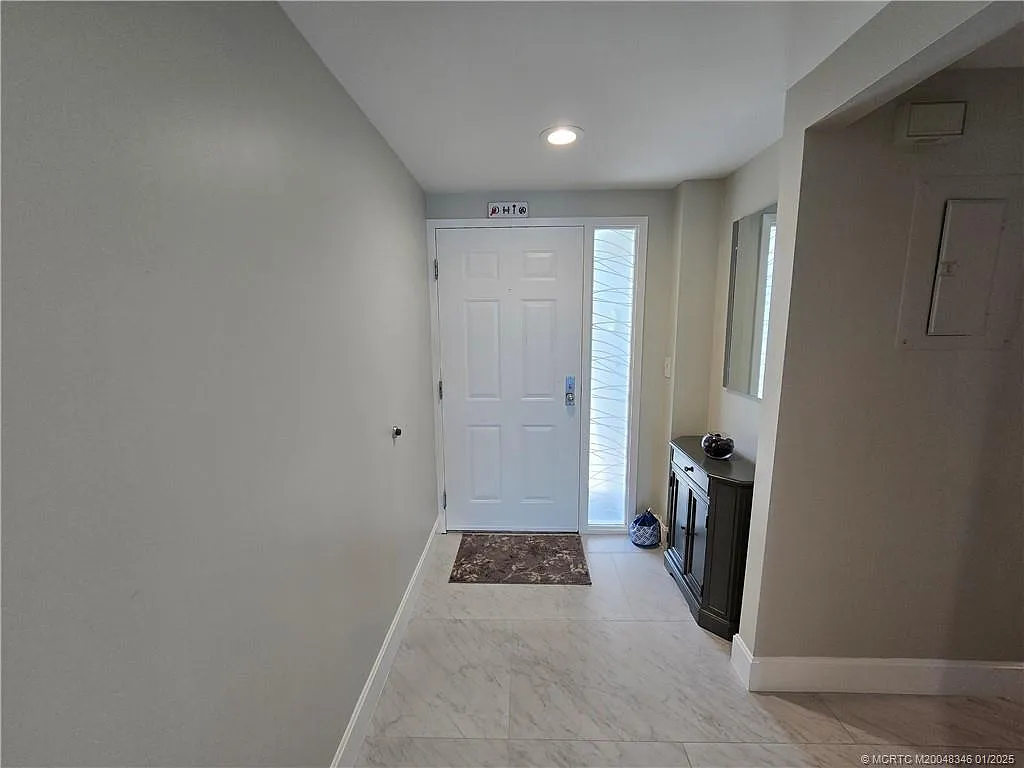2 bed, 2.0 bath, 1366 sqft, $6,500 — Photo 3