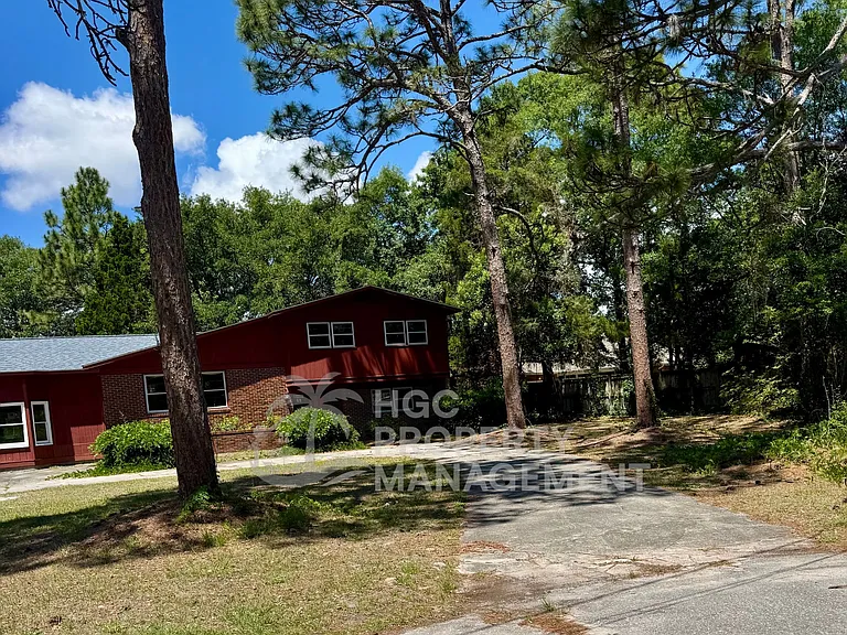 5 Castlewood Dr — Photo 2