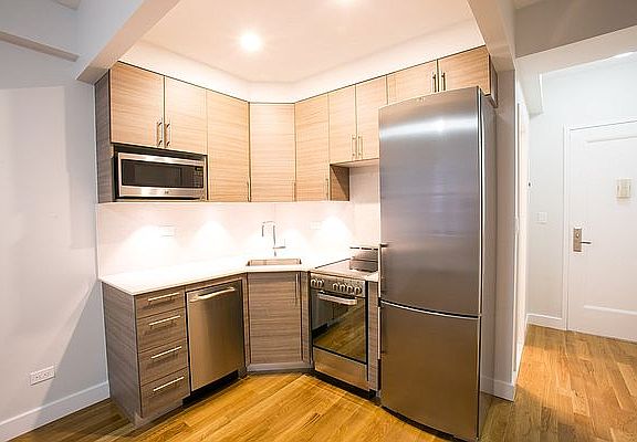 4th image of 210 W 70th St APT 1107