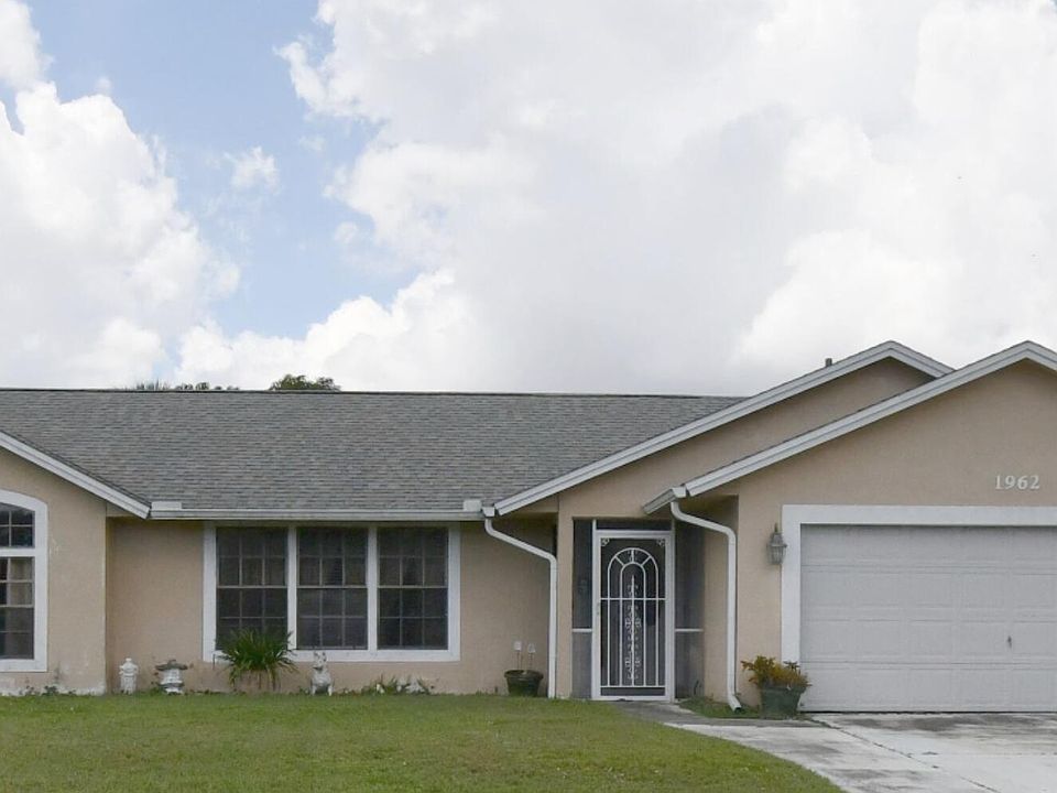 1st image of 1962 SW Capeador Street