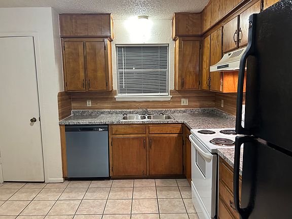 2nd image of 106 W Anderson Ave