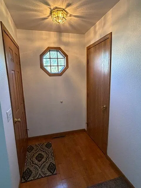 2 bed, 1.0 bath, 996 sqft, $1,300 — Photo 3