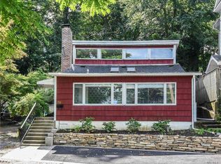 70 Carpenter Ave, Sea Cliff, NY 11579