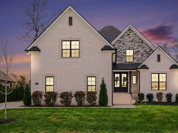 1124 Willow Springs Dr, Lebanon, TN 37087