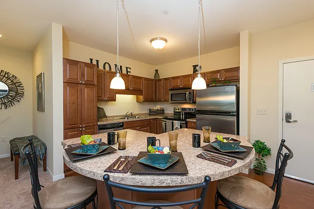 Parkwood Pointe Apartments — Photo 15