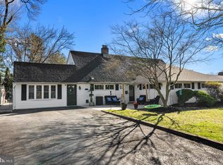 34 Seckelpear Rd, Levittown, PA 19056