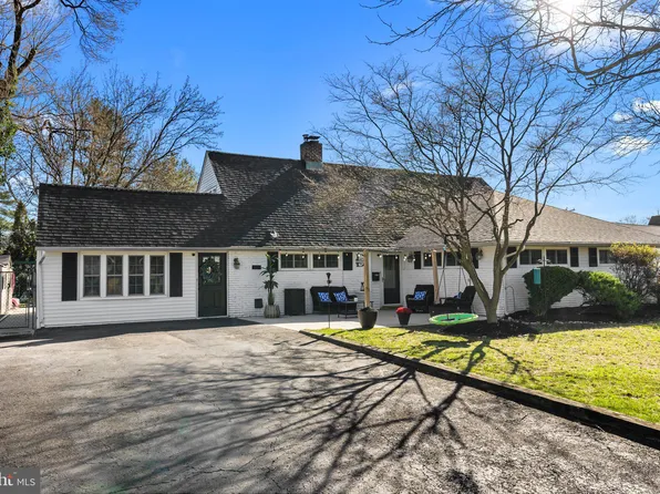 34 Seckelpear Rd, Levittown, PA 19056