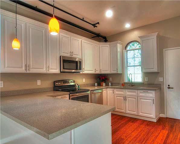 Large Renovated Kitchen 