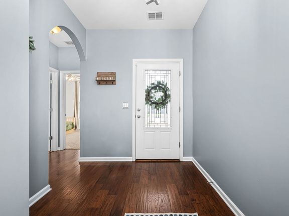 5th image of 3328 Milkweed Dr