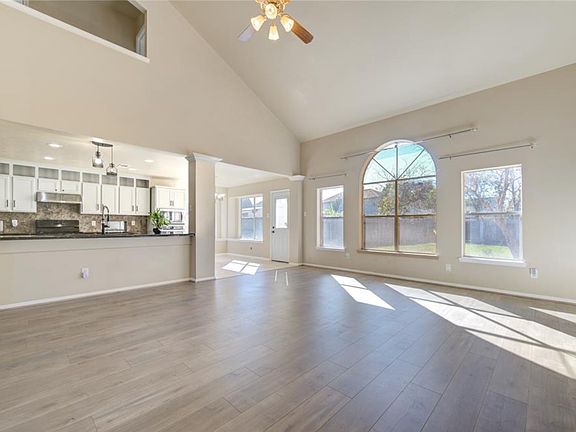 3rd image of 14715 Mission Hills Dr