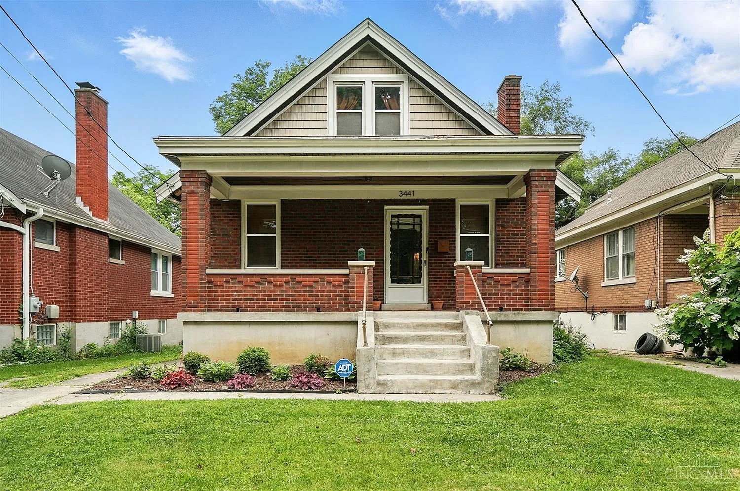 3441 McFadden Ave photo 1