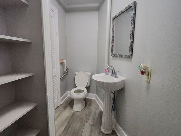 5th image of 1221 E Philadelphia St APT 1