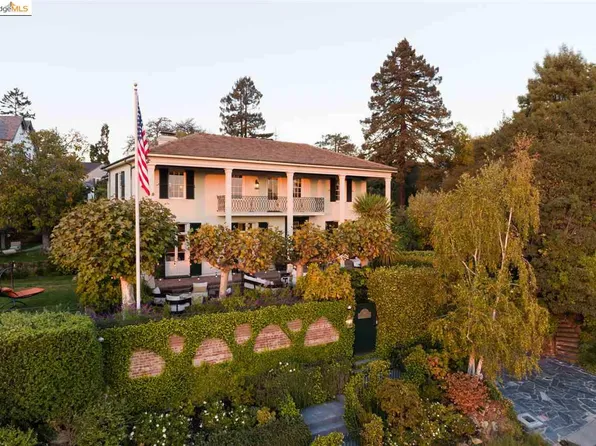 2 Lincolnshire Dr, Oakland, CA 94618