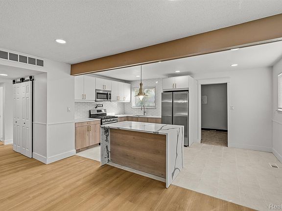 5th image of 29215 Carlton St