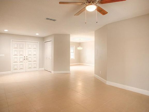 4th image of 9309 Pebble Creek Dr
