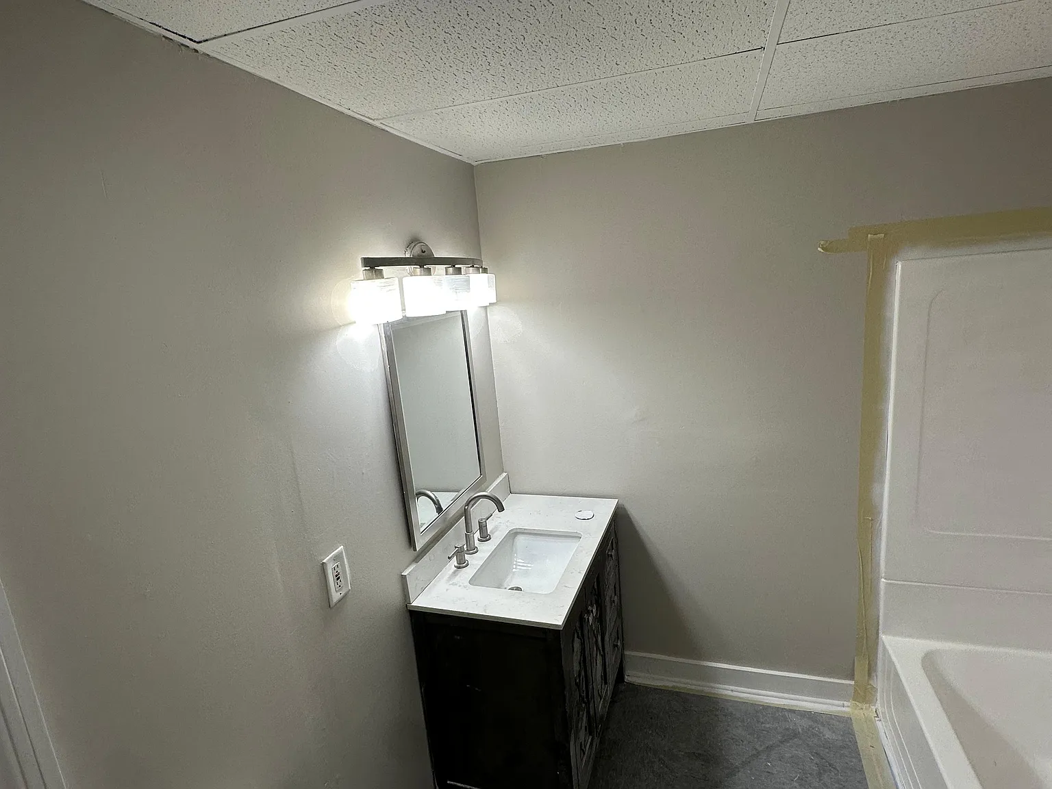 5 bed, 1800 sqft, $3,000 — Photo 2