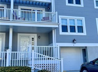 8 Brookridge Ct, Rye Brook, NY 10573