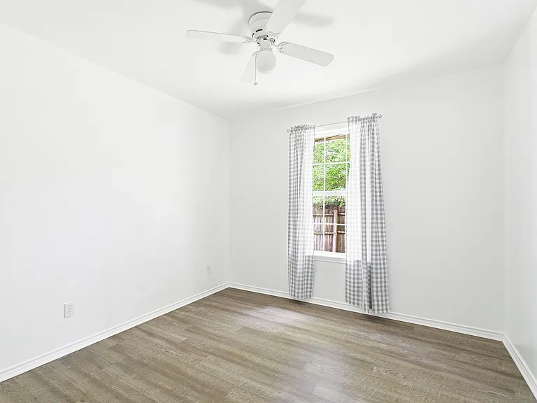 604 S Maxey St — Photo 10