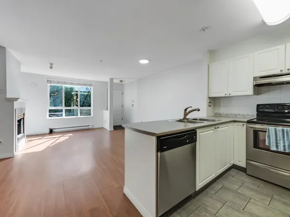 6588 Southoaks Cres #127, Burnaby, BC V5E 4K1