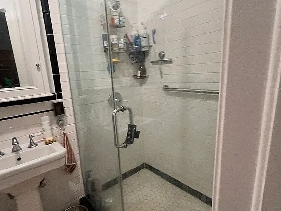 5th image of 9 E 9th St APT 5