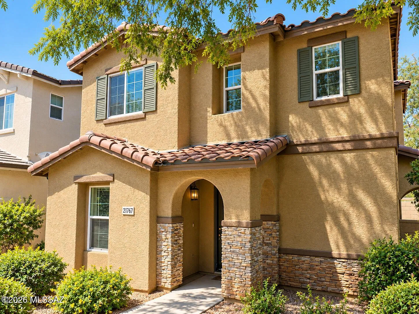 3 bed, 2.5 bath, 2042 sqft, $1,995 — Photo 1