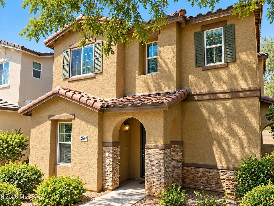2743 N Saramano Ln