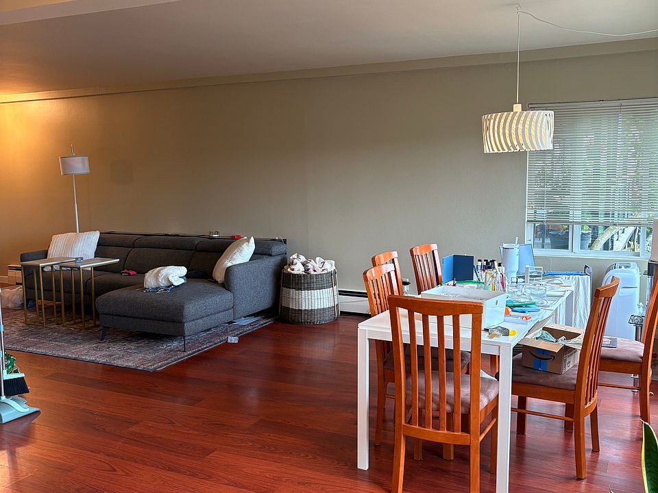 Oversized living/dining area