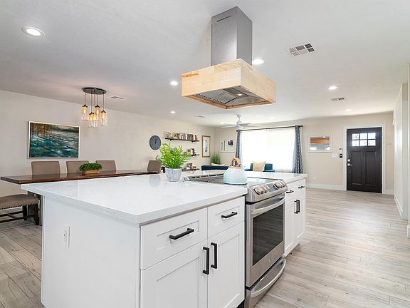 3rd image of 8614 E Malcomb Dr