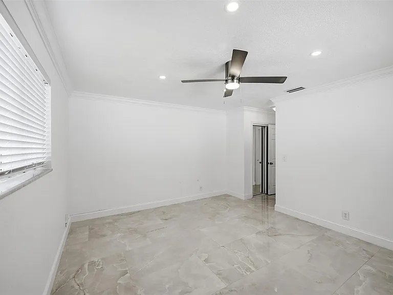1400 SE 8th Ave — Photo 25